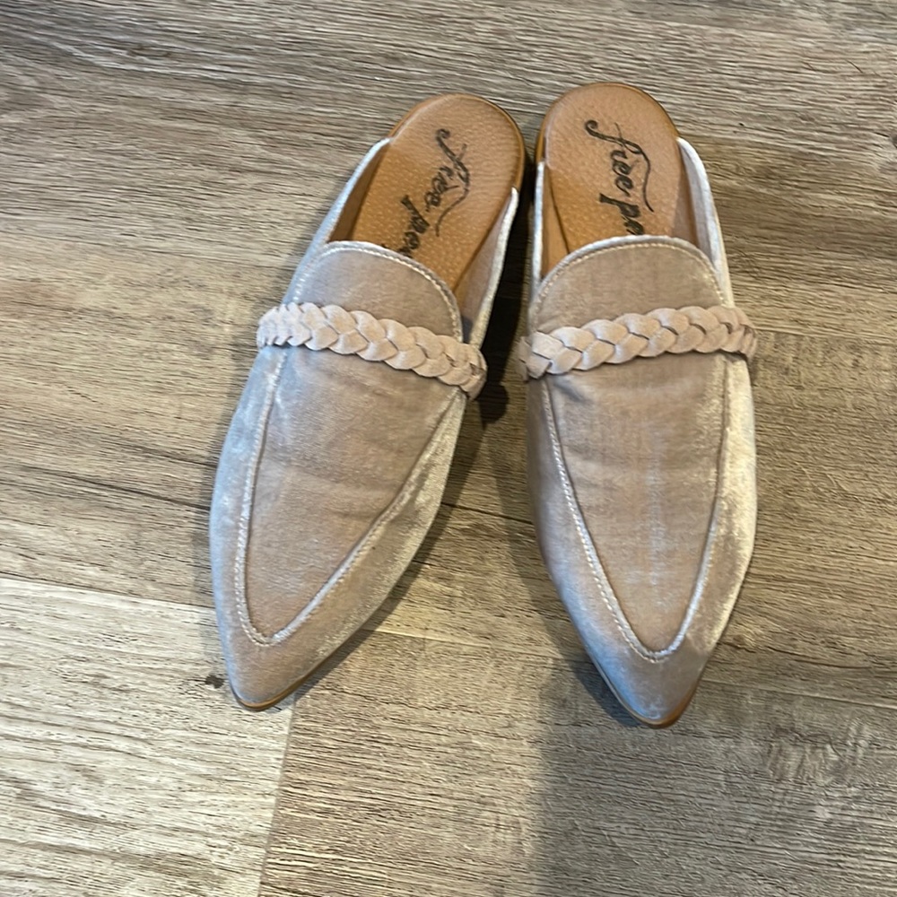 Free People taupe velvet pointy flats new with box